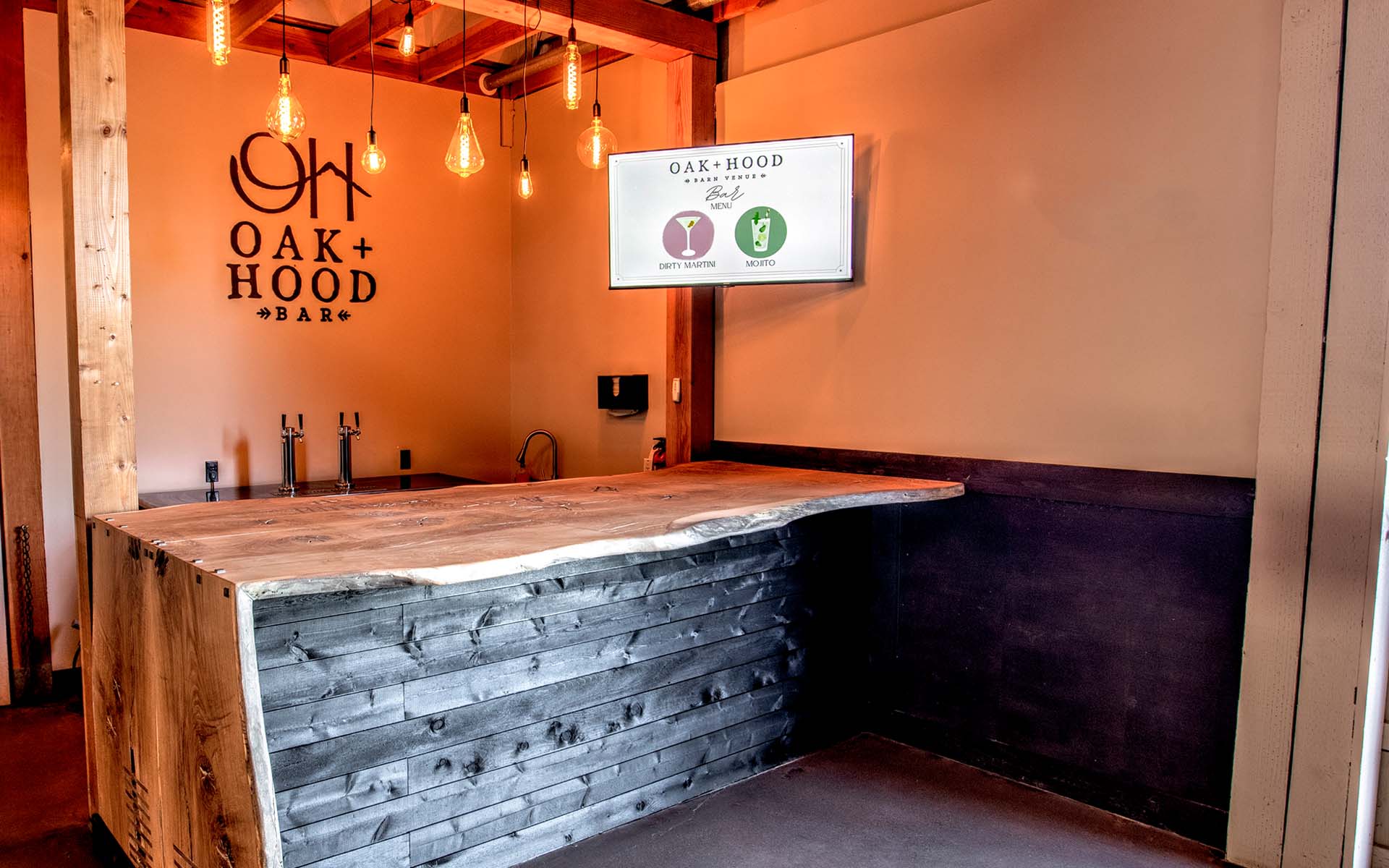 https://oakandhood.com/wp-content/uploads/2024/09/venue_bar2.jpg