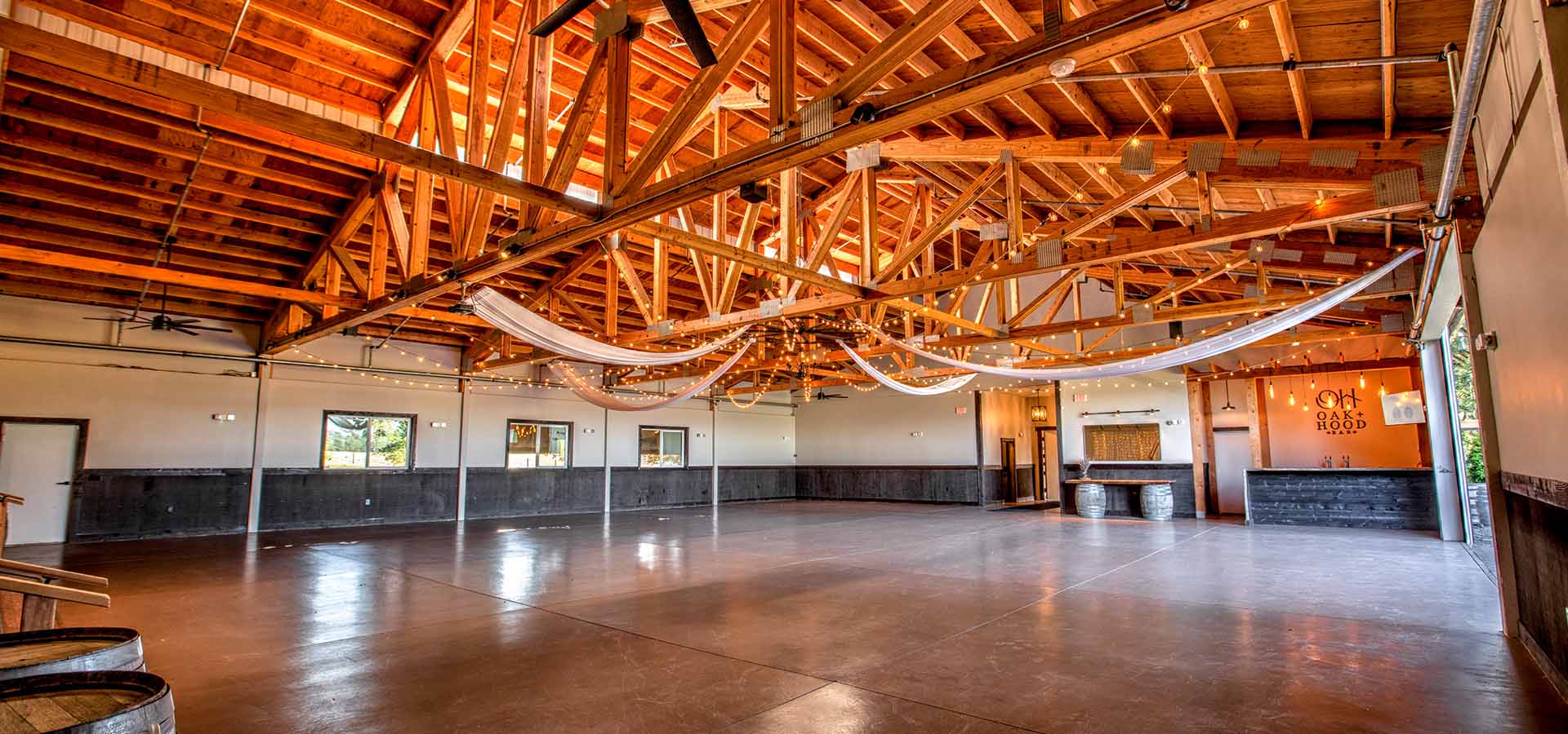 https://oakandhood.com/wp-content/uploads/2024/09/venue_slider_interior.jpg